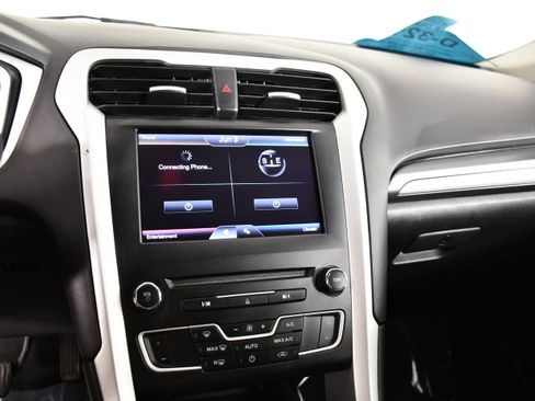 Used 2016 Ford Fusion SE FWD image 25