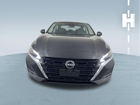 Used 2024 Nissan Altima 2.5 SV FWD image 3