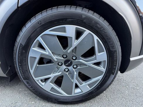 Used 2024 Genesis GV60 RWD image 59