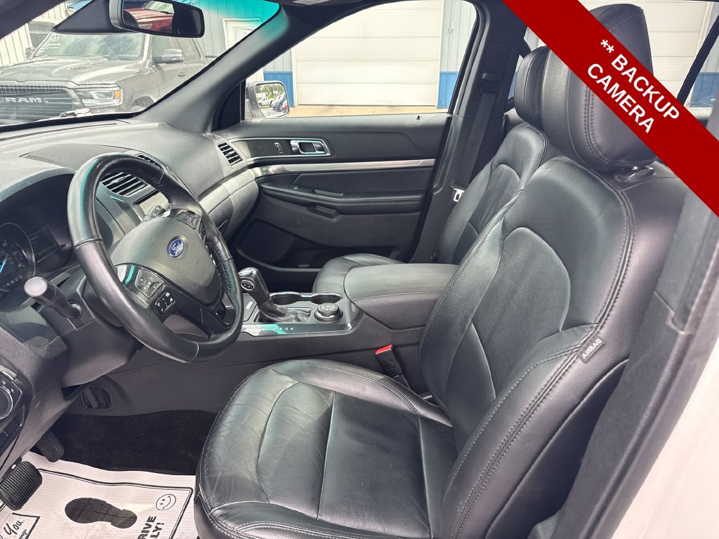 Used 2018 Ford Explorer XLT w/ Equipment Group 202A AWD/4WD image 11