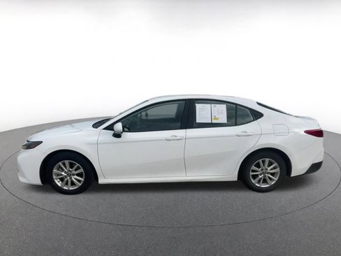 Used 2025 Toyota Camry LE image 9