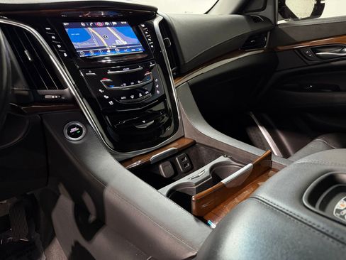 Used 2019 Cadillac Escalade Premium Luxury AWD/4WD image 29