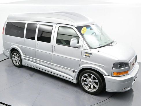 Used 2017 GMC Savana 2500 RWD image 47