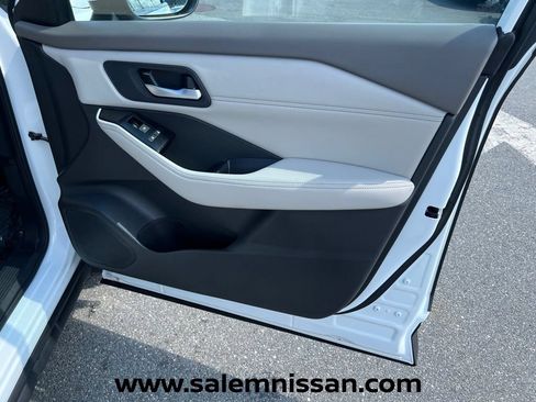 Used 2025 Nissan Rogue SV w/ SV Premium Package AWD/4WD image 26