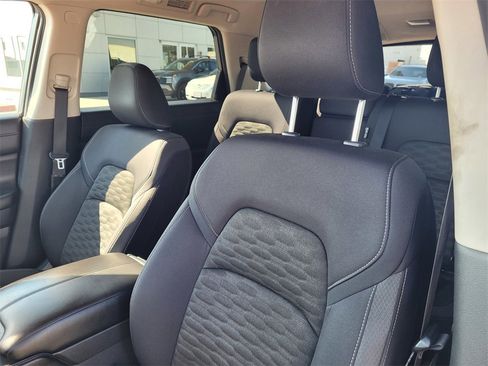 Used 2024 Nissan Pathfinder S image 13