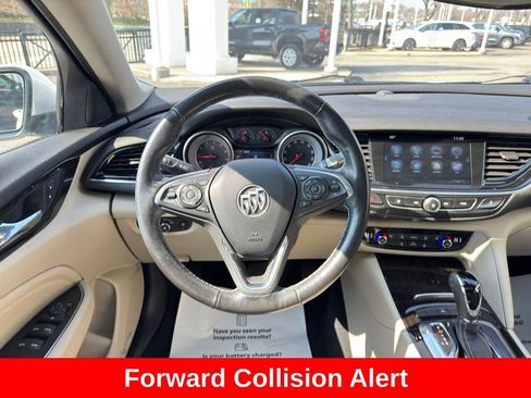 Used 2018 Buick Regal Essence w/ Driver Confidence Package #1 FWD image 32