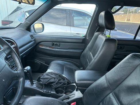 Used 2001 Nissan Pathfinder LE AWD/4WD image 6