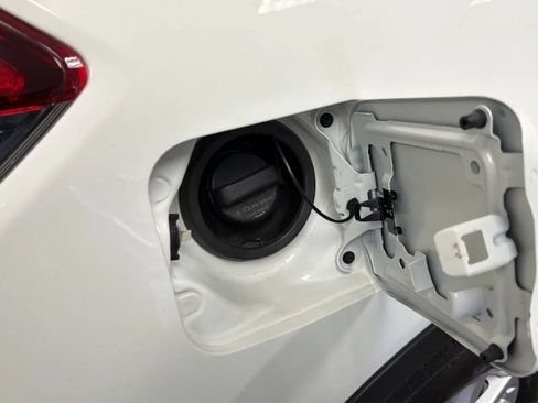 Used 2020 Nissan Rogue SV FWD image 25