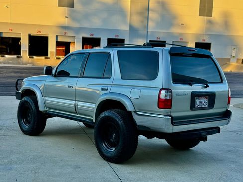 Used 2000 Toyota 4Runner SR5 AWD/4WD image 12