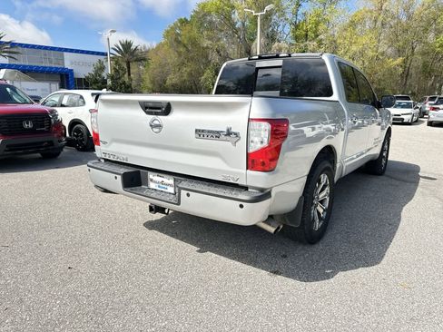 Used 2018 Nissan Titan SV w/ SV Convenience Package image 6