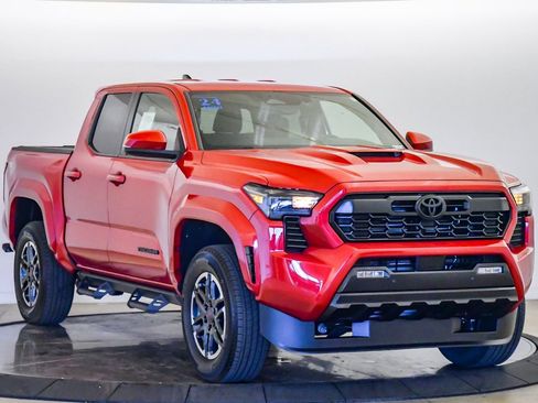 Used 2024 Toyota Tacoma TRD Sport w/ TRD Sport Upgrade Package image 6