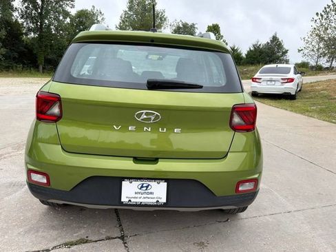 Used 2023 Hyundai Venue SEL w/ Cargo Package FWD image 4