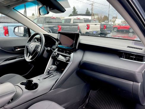 Used 2024 Toyota Venza LE image 23