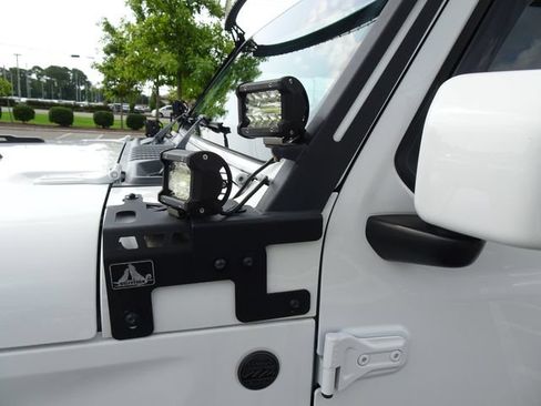Used 2023 Jeep Gladiator Overland AWD/4WD image 40