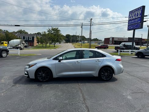 Used 2023 Toyota Corolla SE image 2