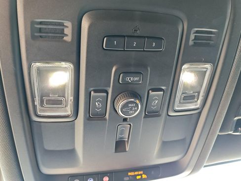 Used 2021 Chevrolet Tahoe Z71 w/ Z71 Off-Road Package AWD/4WD image 21