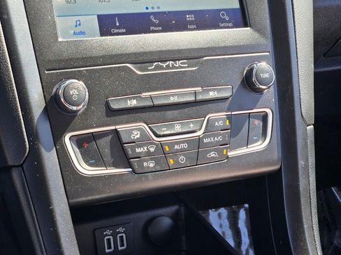 Used 2020 Ford Fusion SE w/ Equipment Group 151A image 23