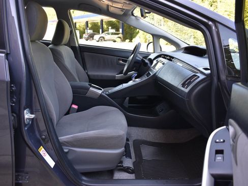Used 2013 Toyota Prius Three image 8