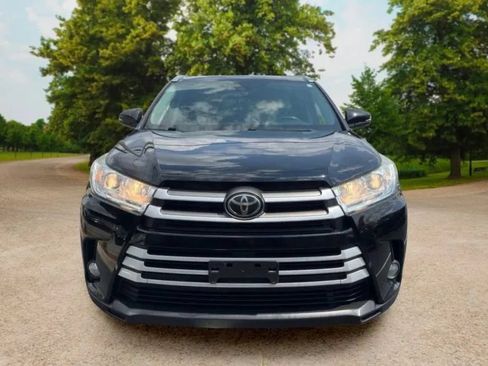 Used 2017 Toyota Highlander XLE AWD/4WD image 3