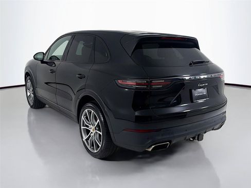 Certified 2023 Porsche Cayenne w/ Premium Package AWD/4WD image 3