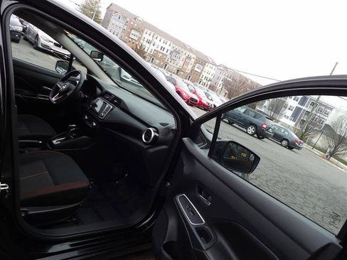 Used 2020 Nissan Versa SR w/ Convenience Package image 12