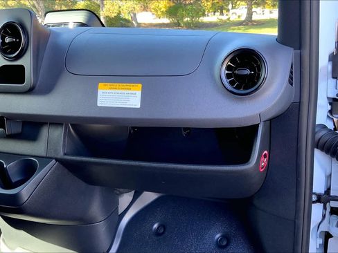 Used 2025 Mercedes-Benz Sprinter 2500 image 10