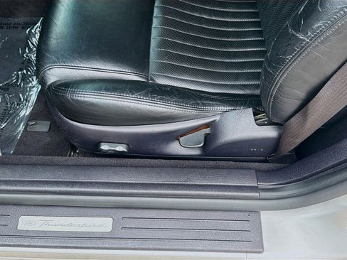 Used 2004 Ford Thunderbird image 16