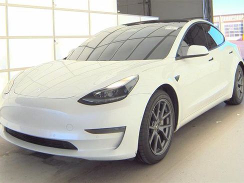 Used 2021 Tesla Model 3 Standard Range Plus RWD image 3