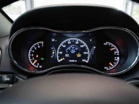 Used 2019 Jeep Grand Cherokee Altitude AWD/4WD image 15