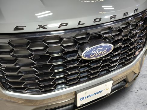 Used 2026 Ford Explorer ST AWD/4WD image 18