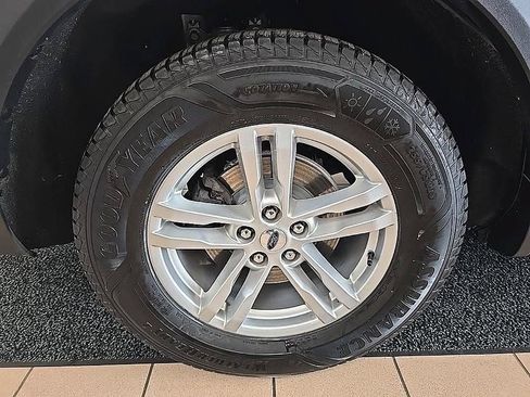 Used 2023 Ford Explorer XLT w/ Equipment Group 202A AWD/4WD image 41