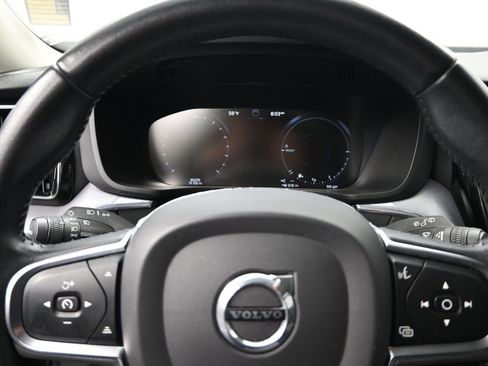 Used 2020 Volvo XC60 T8 Momentum image 12