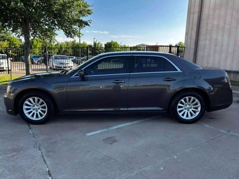 Used 2013 Chrysler 300 image 8