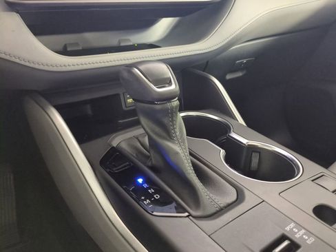 Used 2023 Toyota Highlander XLE FWD image 23