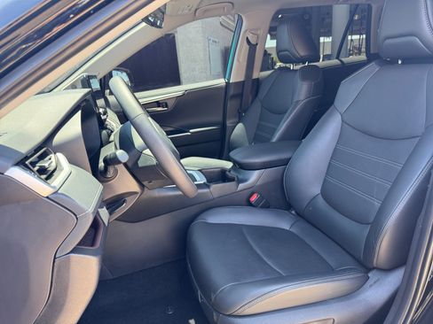 Used 2025 Toyota RAV4 Limited w/ Advanced Technology Package AWD/4WD image 9