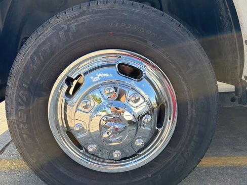 Used 2024 RAM 3500 Tradesman w/ Chrome Appearance Group AWD/4WD image 7