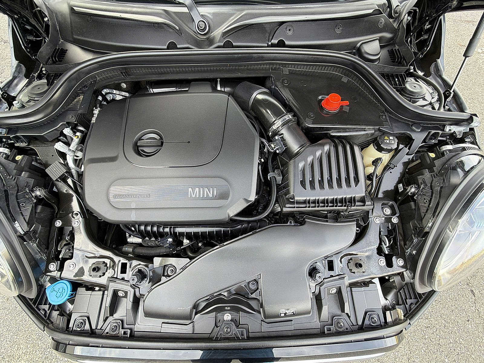 Used 2024 MINI Cooper 4-Door Hardtop FWD image 17