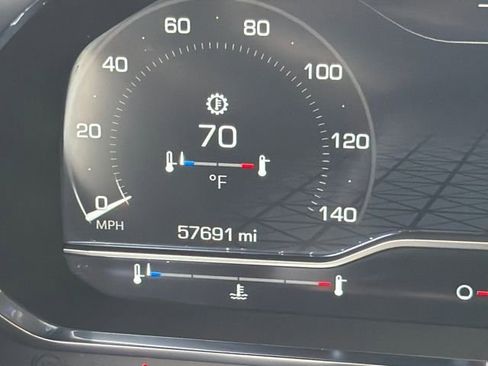 Used 2024 GMC Yukon XL SLT w/ SLT Luxury Package image 17