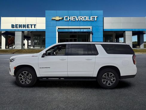 Used 2024 Chevrolet Suburban Z71 w/ Luxury Package AWD/4WD image 3