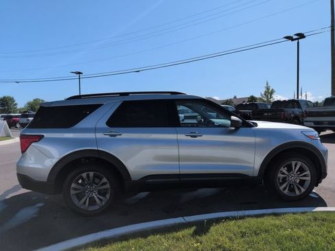 Certified 2021 Ford Explorer XLT w/ Equipment Group 202A AWD/4WD image 6
