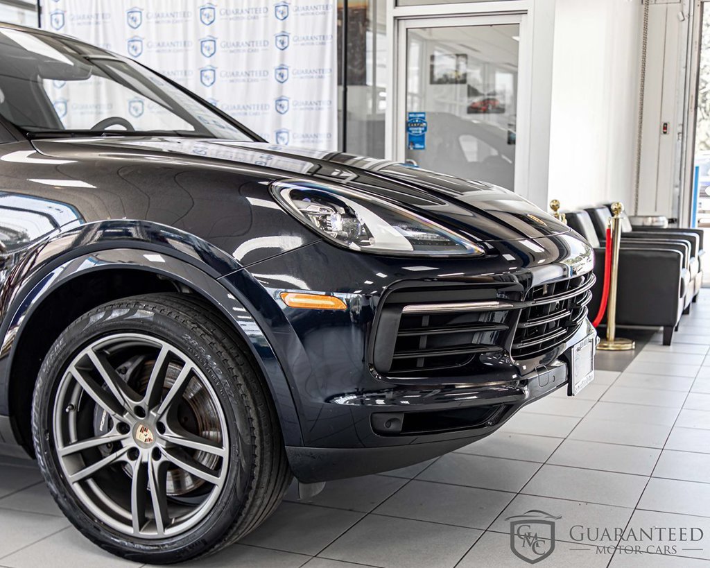 Used 2023 Porsche Cayenne w/ Premium Package AWD/4WD image 4