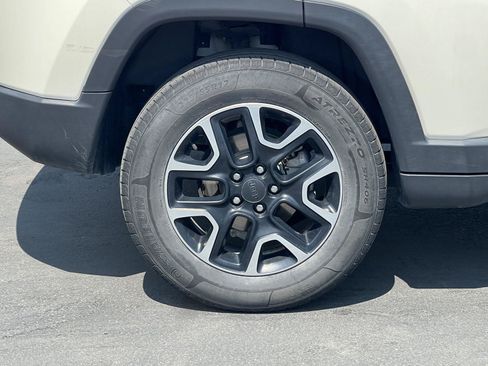 Used 2019 Jeep Compass Trailhawk AWD/4WD image 15