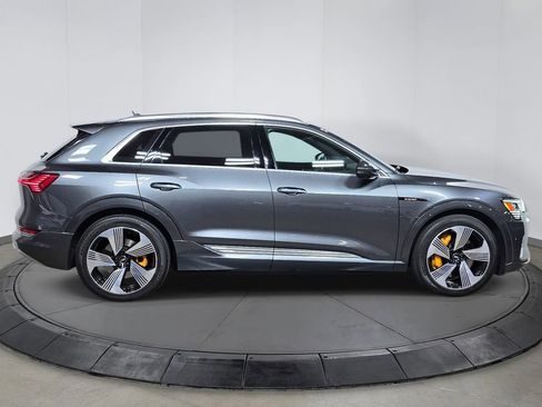 Used 2019 Audi e-tron Prestige w/ Prestige Package AWD/4WD image 8