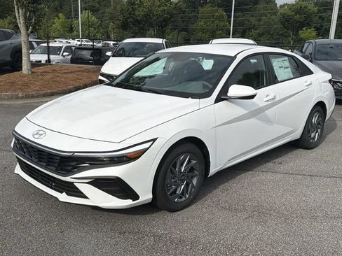 New 2026 Hyundai Elantra Hybrid FWD image 3