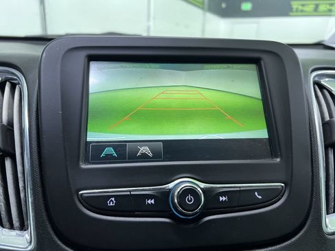 Used 2018 Chevrolet Malibu LT FWD image 17