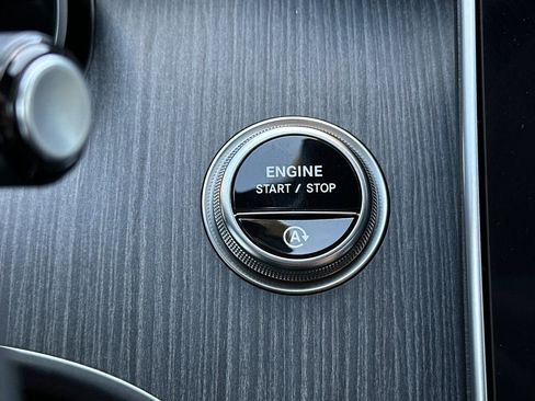 Used 2025 Mercedes-Benz C 300 Sedan image 21