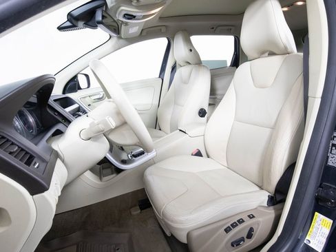 Used 2010 Volvo XC60 T6 image 10