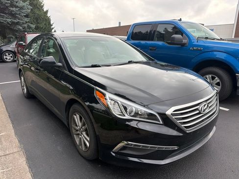 Used 2015 Hyundai Sonata SE w/ Option Group 09 FWD image 4