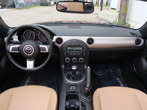 Used 2010 MAZDA MX-5 Miata Grand Touring w/ Premium Pkg RWD image 11