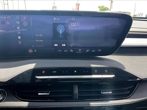 Used 2025 Buick Enclave Preferred FWD image 34